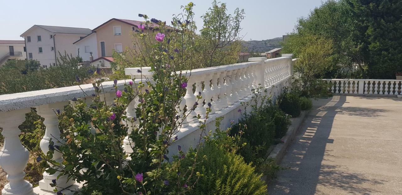 Apartmani Gabi Cesarica Exterior photo